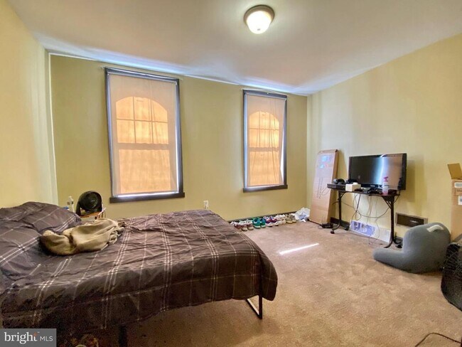 Building Photo - 1435 W Norris St