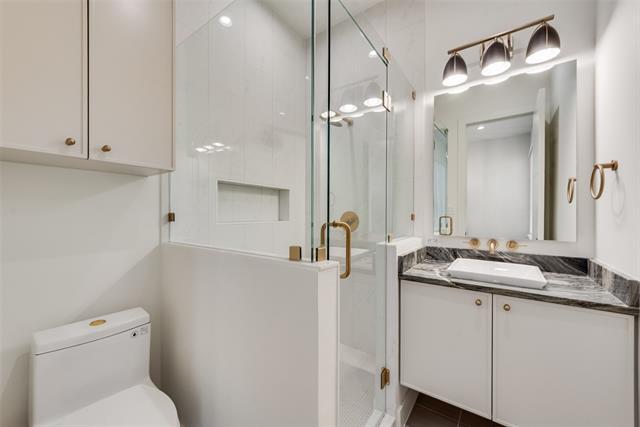 Building Photo - 6411 Royal Ln