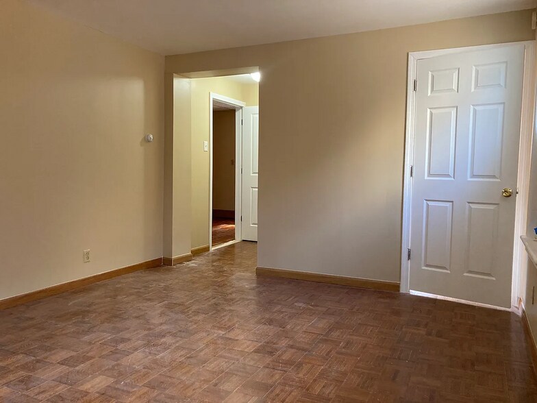 Building Photo - 25 Holbrook St