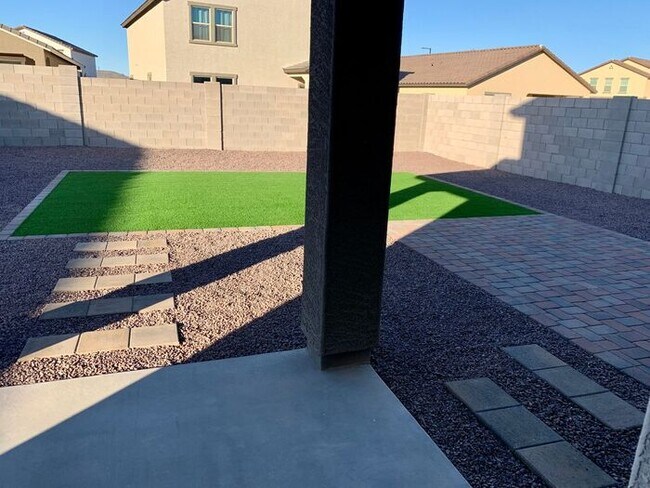 Building Photo - Home in Litchfield Park at Canyon Views! 5bd 3ba! Mountain Views!