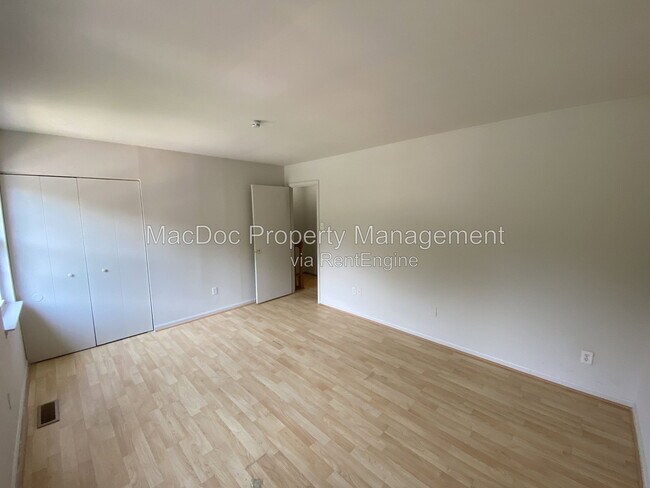 Building Photo - 200 Brighton Square