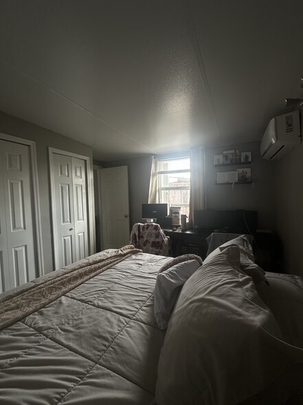 Panorama view of the bedroom, facing the door. - 11470 SW 5th Ter