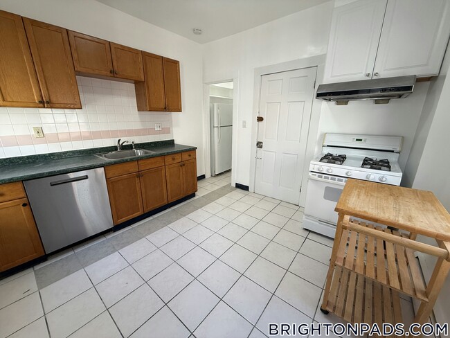 Building Photo - 47 Strathmore Rd