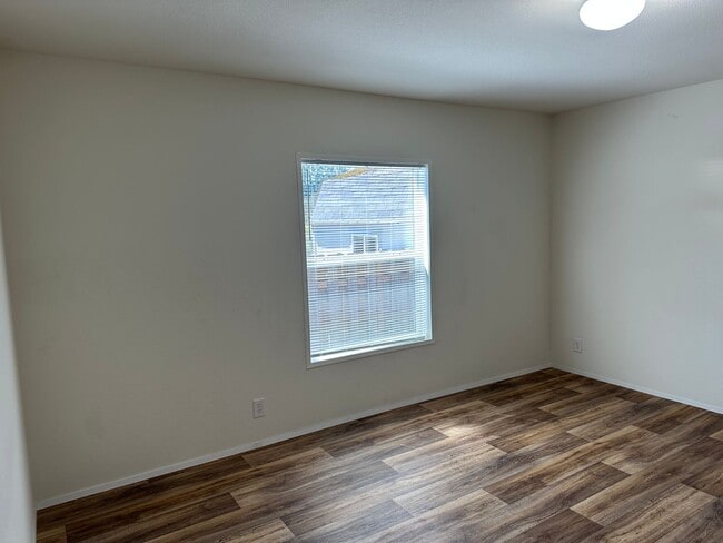 Building Photo - Newer 3 bedroom 2 bathroom house in Thurston!