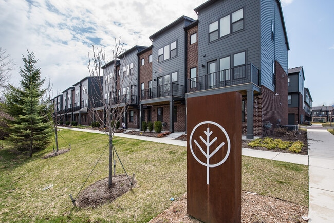 Building Photo - 2150 Park Dr