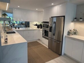 Building Photo - 336 Poinciana Island Dr