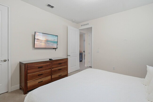 Building Photo - 300 Pendant Ct