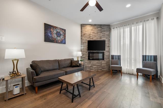 Building Photo - 9467 Timberleaf Dr