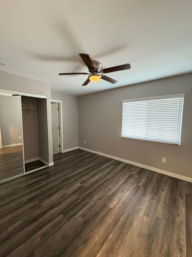 Building Photo - 4477 Hilltop Dr