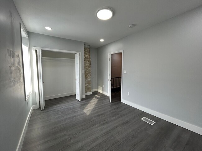 Building Photo - 1325 S 21st St