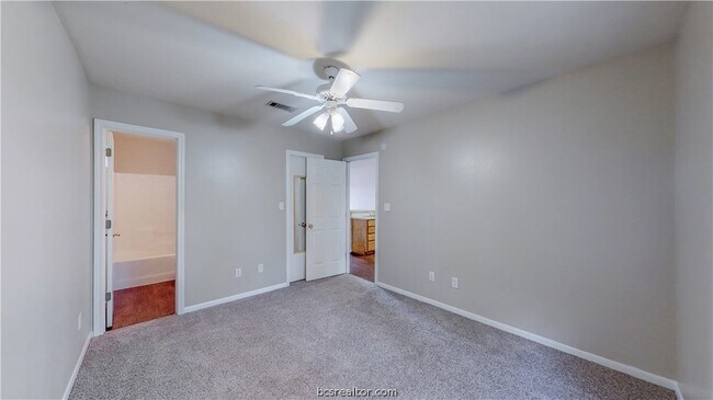 Building Photo - 1509 Hollow Hill Dr