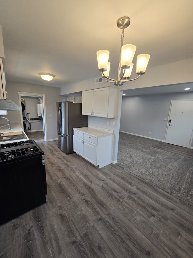 Kitchen - 220 Martin Dr