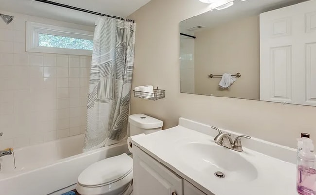 Building Photo - 2023 Jones Rd NW