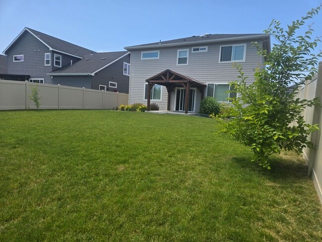 Building Photo - Coeur d'Alene Place – 3 Bed, 2.5 Bath Home...