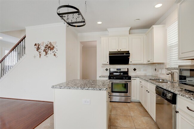 Building Photo - 10046 Hillside Bayou Dr