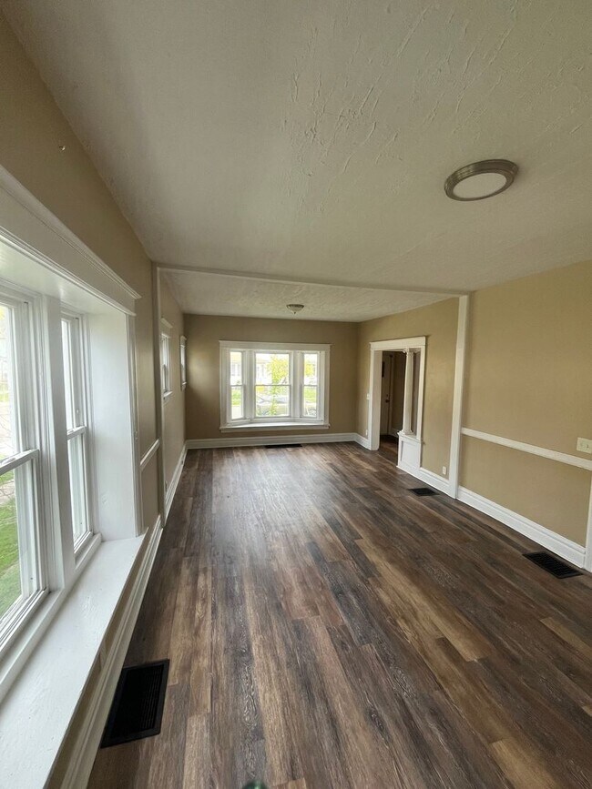 Building Photo - 201 Rosewood Terrace