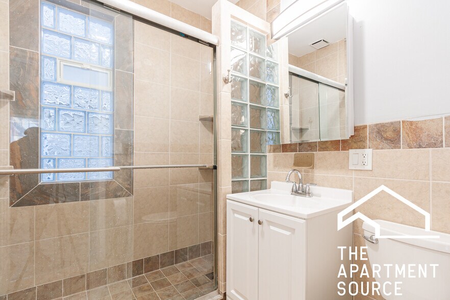 Building Photo - 2659 W Homer St