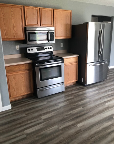 Building Photo - 208 La garde St