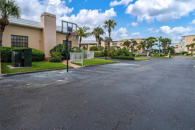 Building Photo - 6500 Sunset Way