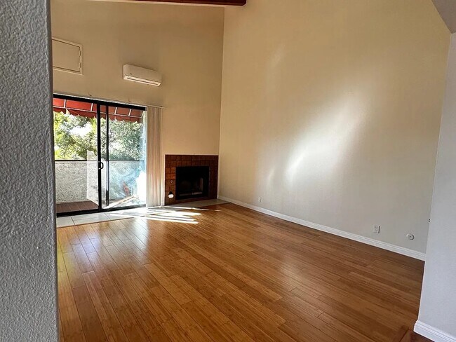 Building Photo - 4542 Coldwater Canyon Ave