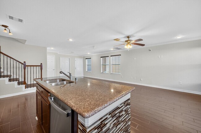 Building Photo - 6115 Shadow Isle Ln