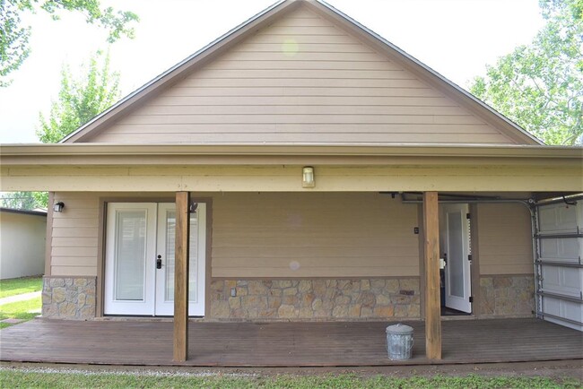Building Photo - 412 Pecan St