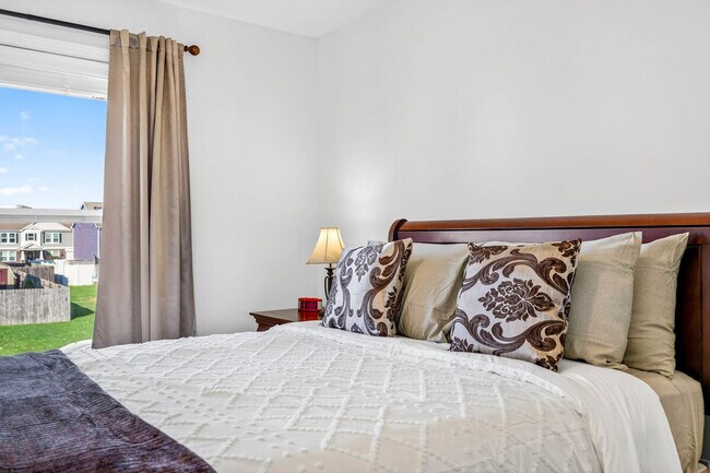 Building Photo - 4663 Bayview Dr