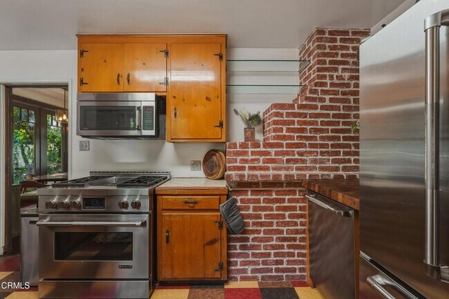 Building Photo - 467 E Sacramento St