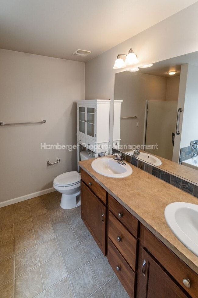 Building Photo - 1807 E Vanetta Ave