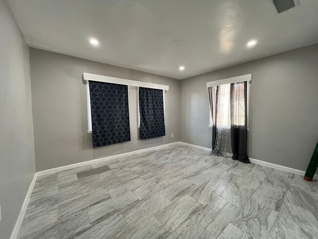 Building Photo - Beautiful 3 Bedroom 1 Bathroom House with Fenced and Landscaped Yard with All Utilities Included