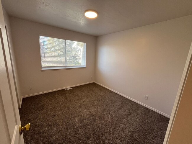 Building Photo - Beautifully Remodeled 4 Bed / 2 Bath Home in Stansbury Park