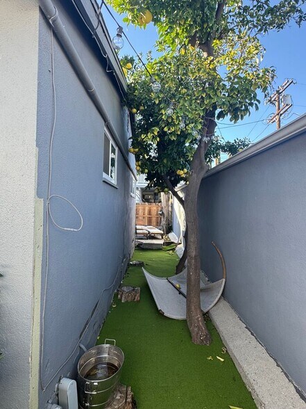 Building Photo - 5309 Comercio Way