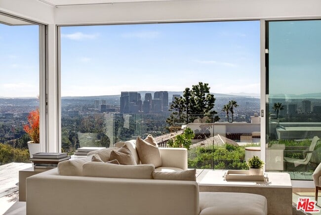 Building Photo - 9894 Beverly Grove Dr