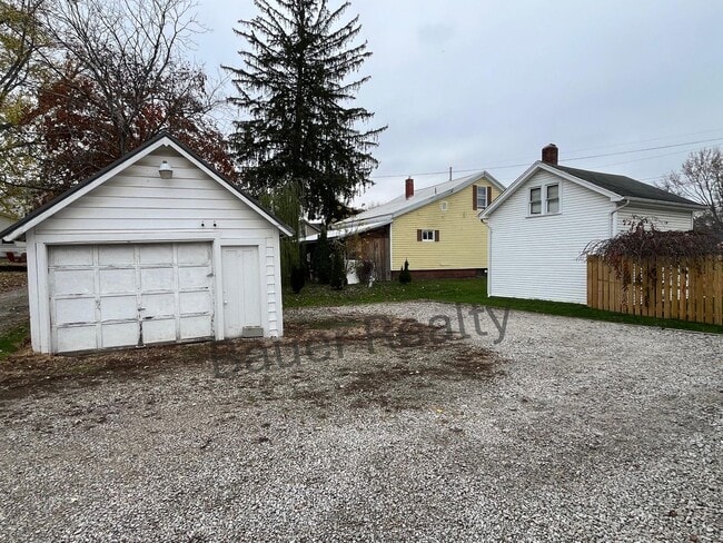 Building Photo - Beautiful 4 Bedroom on Ashland's South Side