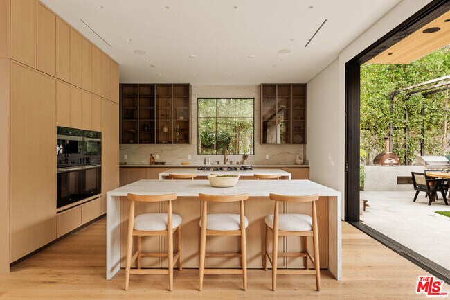 Building Photo - 11937 Addison St