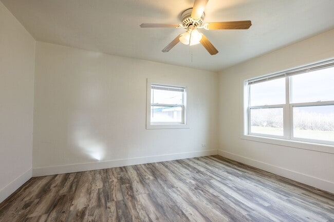 Building Photo - COUNTRY LIVING - 3 Bed 1 Bath with a 1 sta...