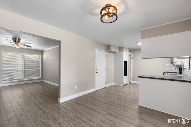 Building Photo - 4615 Hollandale Ave