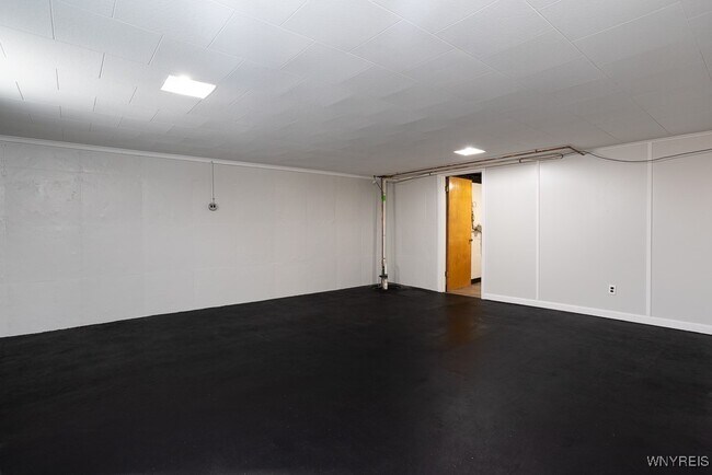 Building Photo - 2470 Eggert Rd