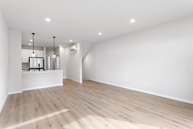 Building Photo - 16124 Cascadian Way