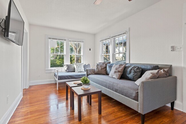 Building Photo - 2672 Post St