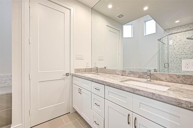 Building Photo - 8930 Spring Knoll Forest Dr