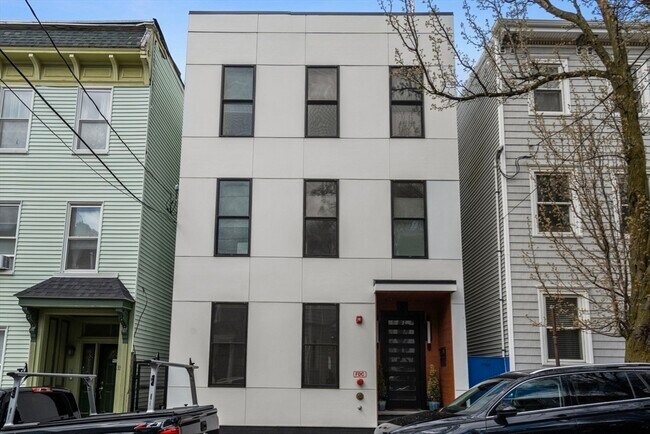 Building Photo - 31 Mercer St