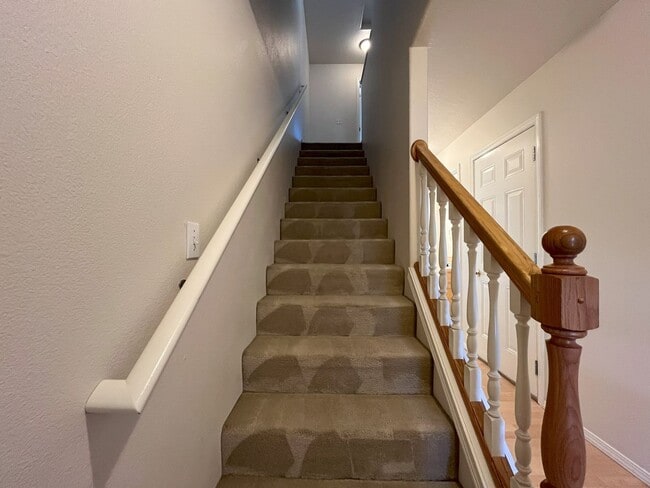 Building Photo - Welcome to this charming 3-bedroom, 3-bathroom home in Forest Grove!