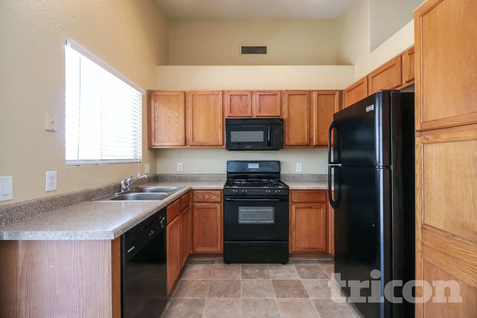 Building Photo - 16169 W Buchanan St