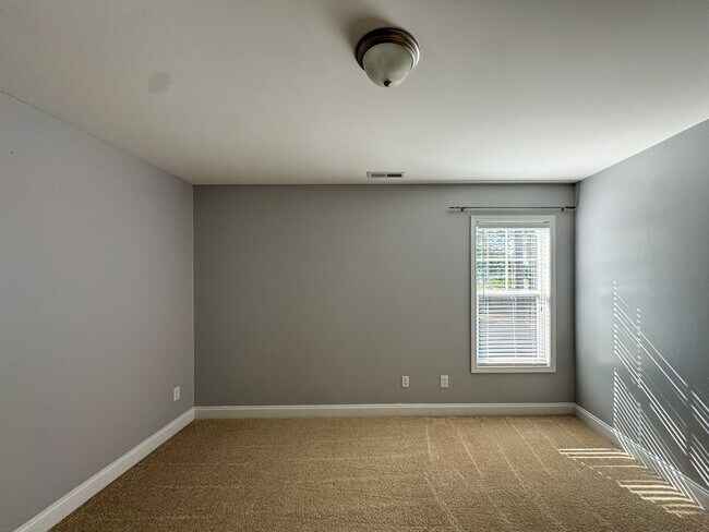 Building Photo - Stunning 4 Bed 2.5 Bath Home in Lexington Plantation