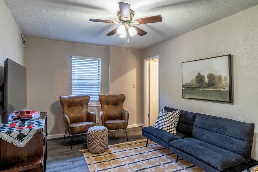 Building Photo - 911 Rockwall St