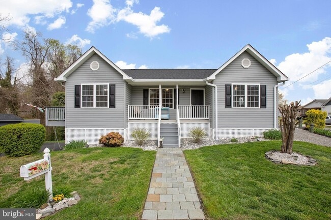 Building Photo - 6117 Riverview Dr