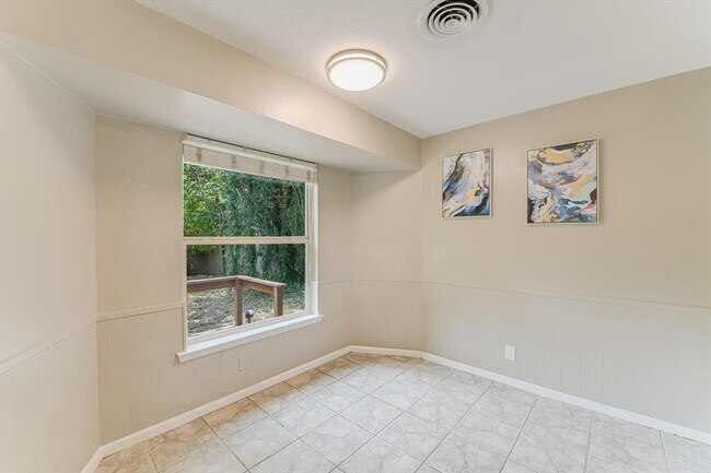 Building Photo - 8711 Bridgeport Dr