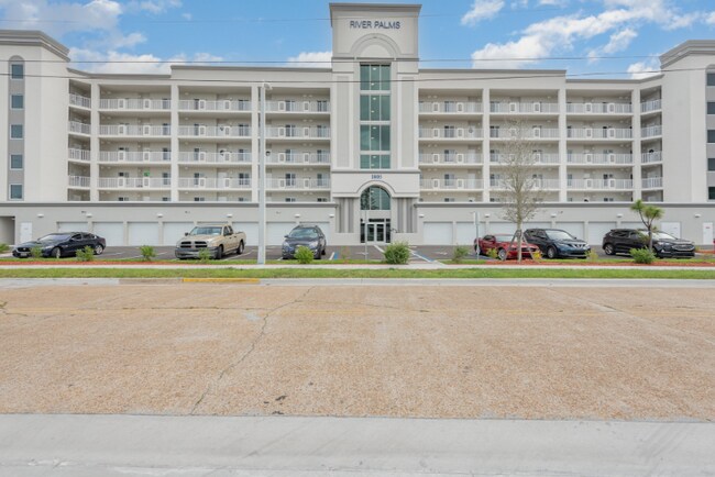 Building Photo - 1805 Riverside Dr