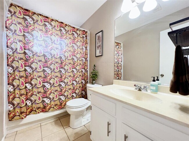 Building Photo - 9731 Anderson Village Dr